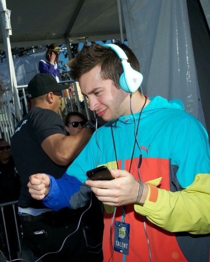 scal3d_and1cy's tweet image. rawfear makes me wanna skip whimsically whilst crying and being sad