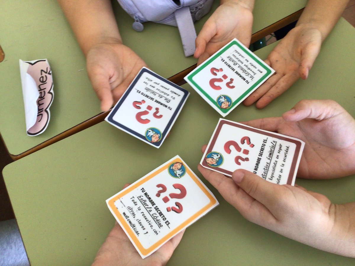 majose1b's tweet image. Hoy por fin conocemos nuestros nombre secretos. ¡Menudos agentes se están preparando para ayudar a #Tintin en esta gran misión! 👏🏻👏🏻👏🏻 #gamificación #proyectandoalinfinito #claustrovirtual #primaria #motivación