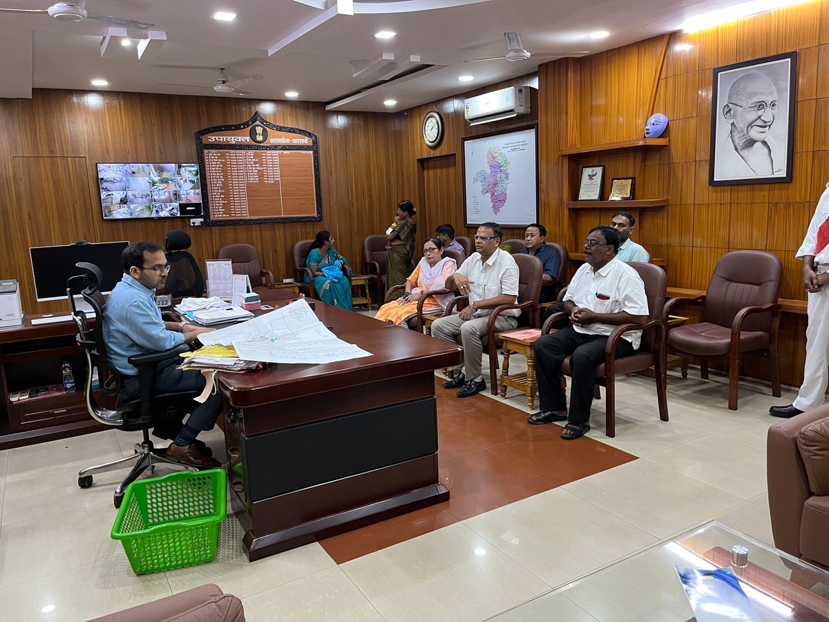 DC Seraikela-Kharsawan (@dcseraikella) on Twitter photo समाहरणालय में आयोजित साप्ताहिक जनता दरबार में जिले के विभिन्न क्षेत्रों से आए फरियादियों की समस्याओं से अवगत हुआ। प्राप्त आवेदनों के समयबद्ध एवं पारदर्शी निष्पादन तथा सभी योग्य लाभुकों को सरकारी योजनाओं से जोड़ने हेतु संबंधित पदाधिकारियों को निर्देशित किया गया।
<a href="/JharkhandCMO/">Office of Chief Minister, Jharkhand</a> समाहरणालय में आयोजित साप्ताहिक जनता दरबार में जिले के विभिन्न क्षेत्रों से आए फरियादियों की समस्याओं से अवगत हुआ। प्राप्त आवेदनों के समयबद्ध एवं पारदर्शी निष्पादन तथा सभी योग्य लाभुकों को सरकारी योजनाओं से जोड़ने हेतु संबंधित पदाधिकारियों को निर्देशित किया गया।
<a href="/JharkhandCMO/">Office of Chief Minister, Jharkhand</a>
