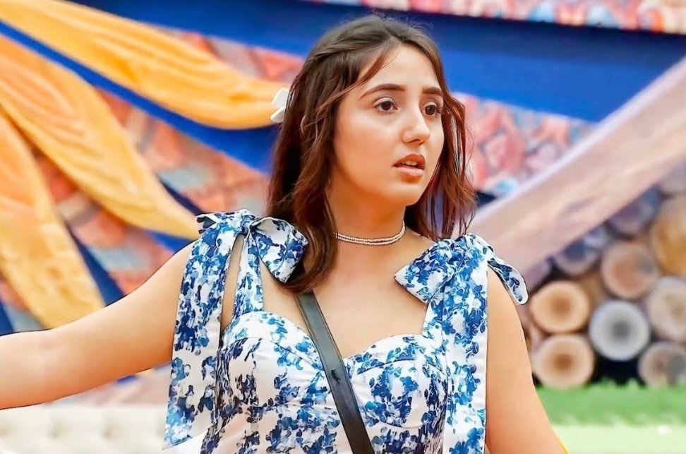 Kanika_Says's tweet photo. Who is the fashion icon of the house ? 👼

LIKE ❤️ :- #FarhanaBhatt
REPOST 🔄 :- #AshnoorKaur

#BiggBoss19 #BB19 #BiggBoss

Like.                                      RT.
Farhana                               Ashnoor https://t.co/RWnTrUaLEV