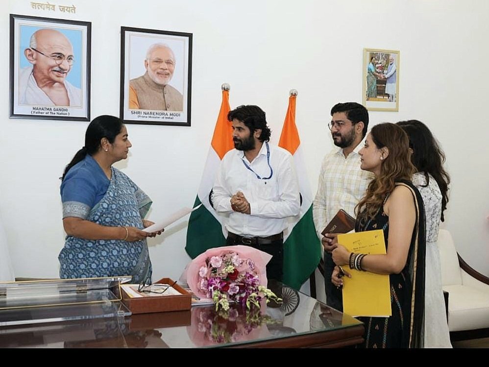 माननीय मुख्यमंत्री जी 
से औपचारिक रूप से  फार्मासिस्ट एम्पलाई एसोसिएशन  डेलिगेशन मिला 
माननीय CM मैडम <a href="/gupta_rekha/">Rekha Gupta</a> जी को 25 सितंबर
 विश्व फार्मासिस्ट दिवस के लिए आमंत्रित किया है
 फिर से करबद्ध प्रार्थना हैं कि वह हमारे कार्यक्रम में आए
🙏🏻🙏🏻🙏🏻
सभी फार्मासिस्ट दिल्ली  सरकार 
💐💐