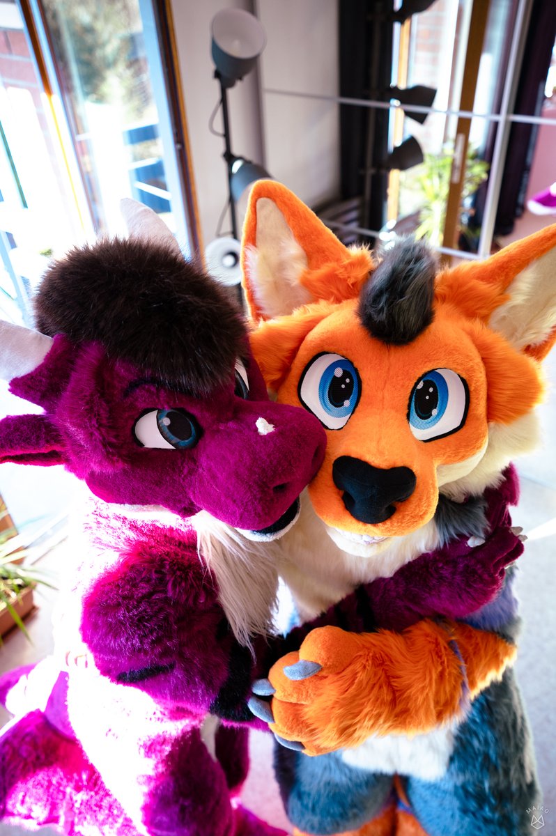 J'ai été capturer par un dragon tout fluffy, regarder moi cette petite bouille de <a href="/Shinrufurdrag/">🐉 Kawaku 🐉</a> :3

📷<a href="/leggyyyyyyy/">Maiao ⏚</a>

#fursuit #furry