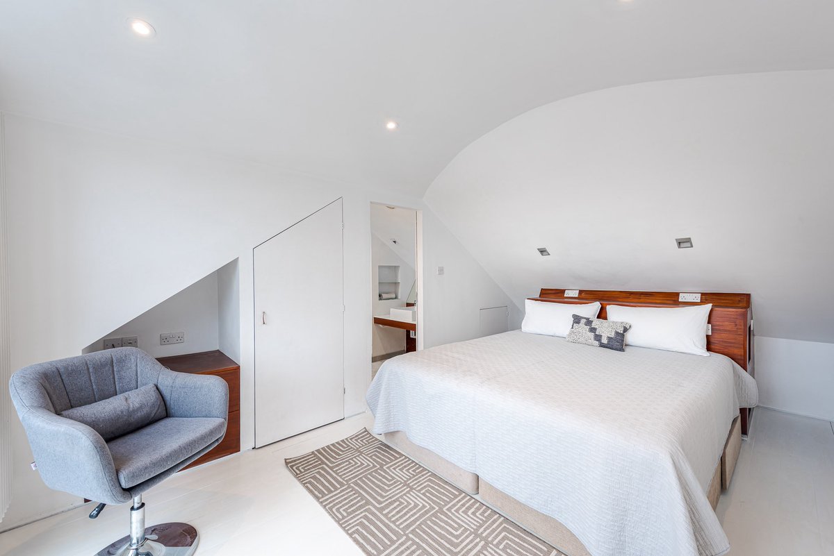 For Sale.
 
A rarely available 4bed maisonette, offering 1,550 SqFt of living space, bathed in natural light and featuring a private terrace.
 
Guide price: £1,100,000
 
Get in touch to find out more:
 
T| 020 7498 8600
E| info@noble-estates.co.uk
