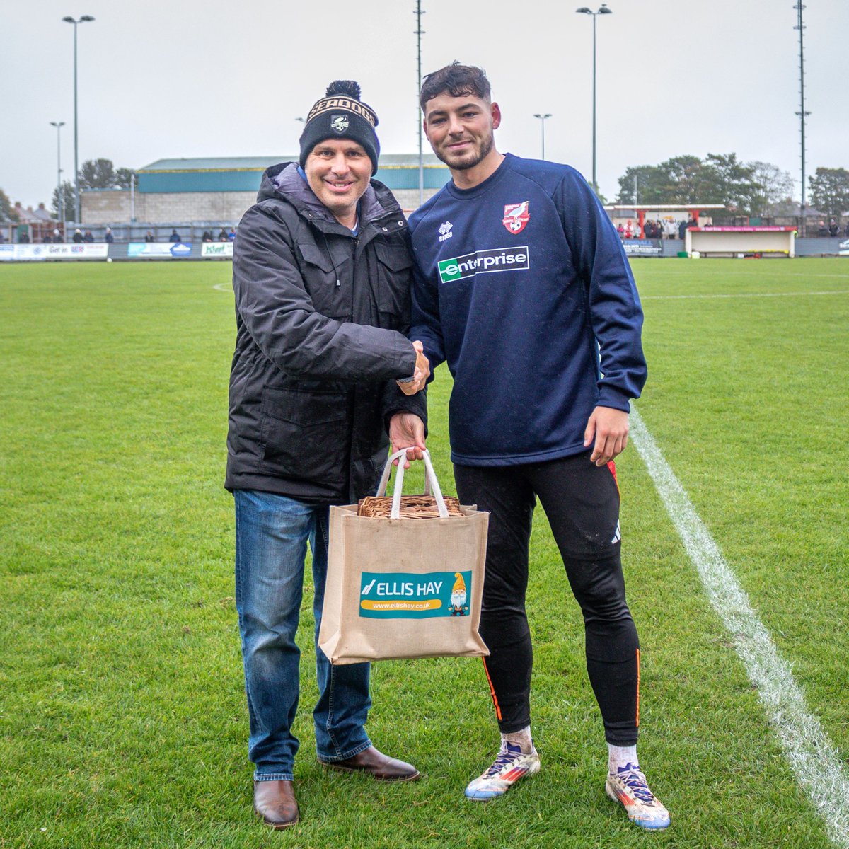 Your August Player of the Month 🙌

On Saturday Ste Walker received his Player of the Month prize from sponsors <a href="/EllisHayScarb/">Ellis Hay</a>. Announced at the beginning of the month, Ste won the fan vote with a whopping 65% of the overall vote!

This season Ellis Hay have teamed up with The