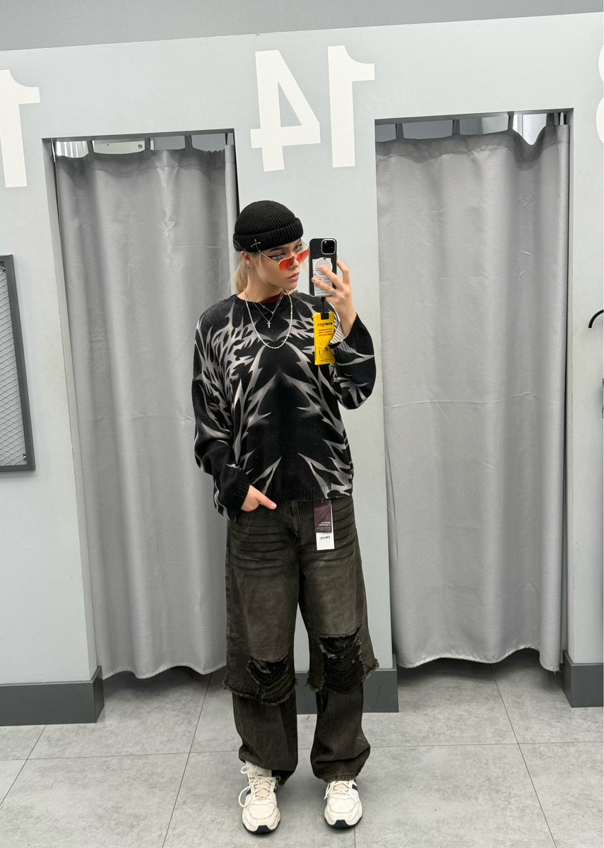 прихожу за ЖеНсТвЕнНыМи шмотками, покупаю в итоге очередную нефорскую хуйню (это не контрится)