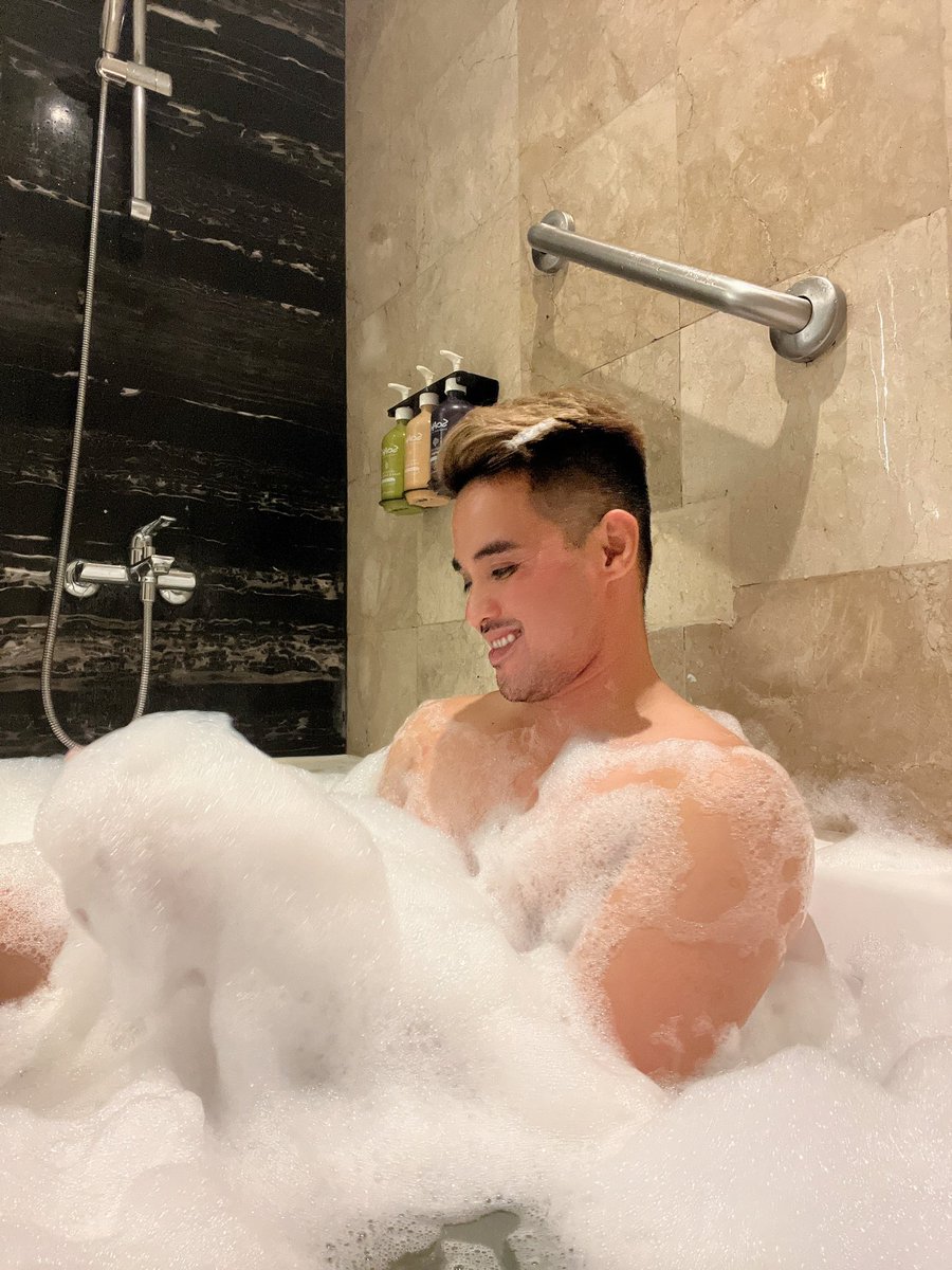 HostE0718's tweet photo. Morning babad 💭🛁 https://t.co/Kse0B4qFqU