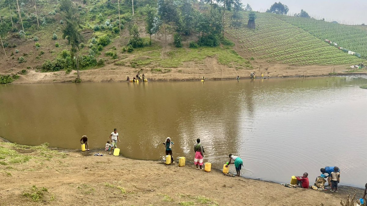 waterisbasic's tweet image. Where there is water, life will gather. 💧

But in eastern DRC, families walk to distant swamps for unsafe water.

We’re building rain catchment tanks (#116 &amp;amp; #117) in Rulimba &amp;amp; Kingarame to bring clean water closer to home.

#WaterIsBasic #DRC