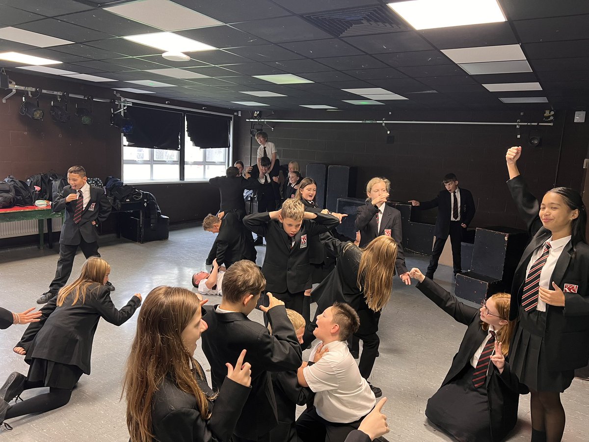 7G and 7S both practicing their tableaux in Drama this week.

7S pretending the camera is a train heading towards them!

7G are families enjoying their holidays!

Awesome work 🎭🚂📸 <a href="/_TKASA/">The King Alfred School an Academy</a> <a href="/TKASA_Drama/">TKASA Drama</a> #freeze #tableaux #year7