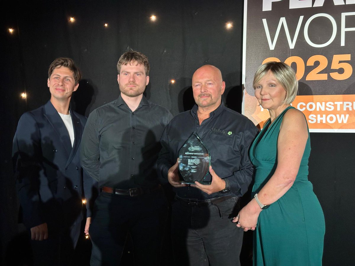 DatatagID's tweet image. Super proud to win at tonights @Plantworx2025 awards for our #gamechanging RAPID app, big thanks to our tech team and @DatatagPLT for all their hard work bringing this to life #Teamwork