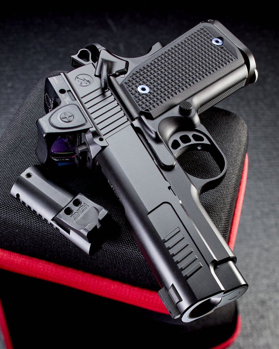 NighthawkCustom's tweet image. Confidence you can carry // The Nighthawk Counselor is the smallest, lightest 1911 we make // This model features a unique carry magwell designed around our most compact aluminum frame to reduce printing