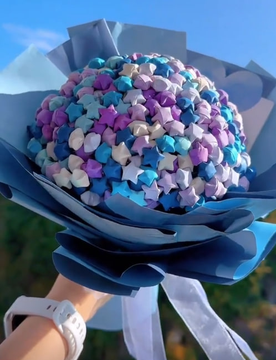 Fitzpcsoleman's tweet image. Flowers fade, but a paper star bouquet holds the light of forever. 💕Folded in silence, gifted with love...a sky reborn in your hands.