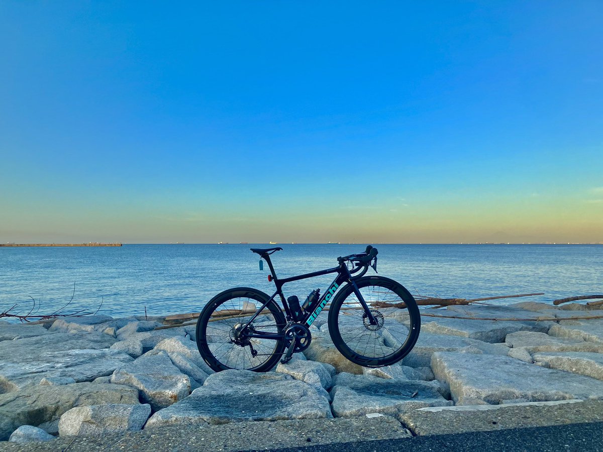 朝活
久しぶりに海でのんびり☕️
少し肌寒い
秋かなぁ
秋だなぁ