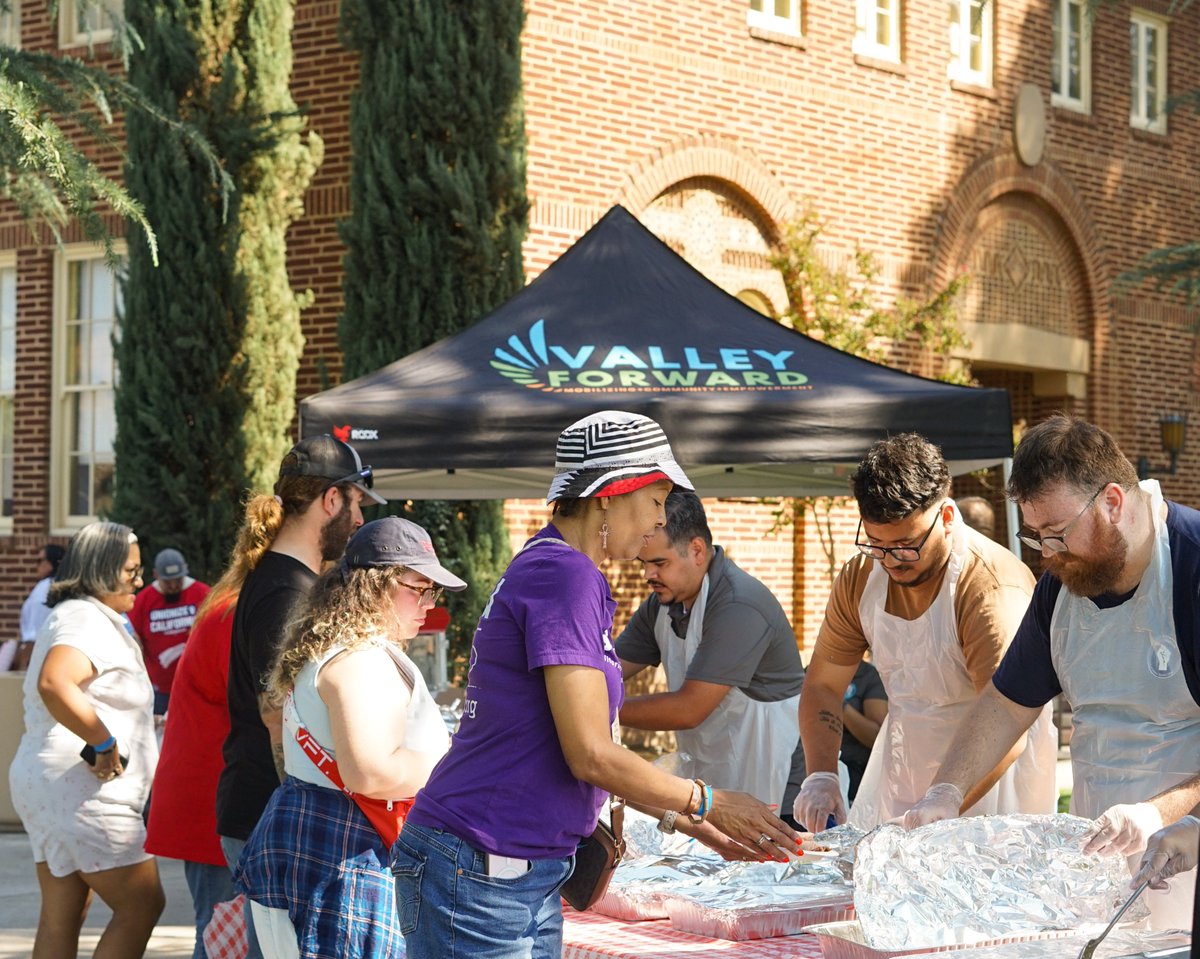 CentralCALabor's tweet photo. What better way to honor the labor movement and workers than with a day full of tri-tip, drinks, fun, and football! 🍖🏈

A huge thank you to all the union members, community organizations, elected officials, and volunteers who joined us at our annual Labor Day Festival! 🙌 https://t.co/CdDORmQA84