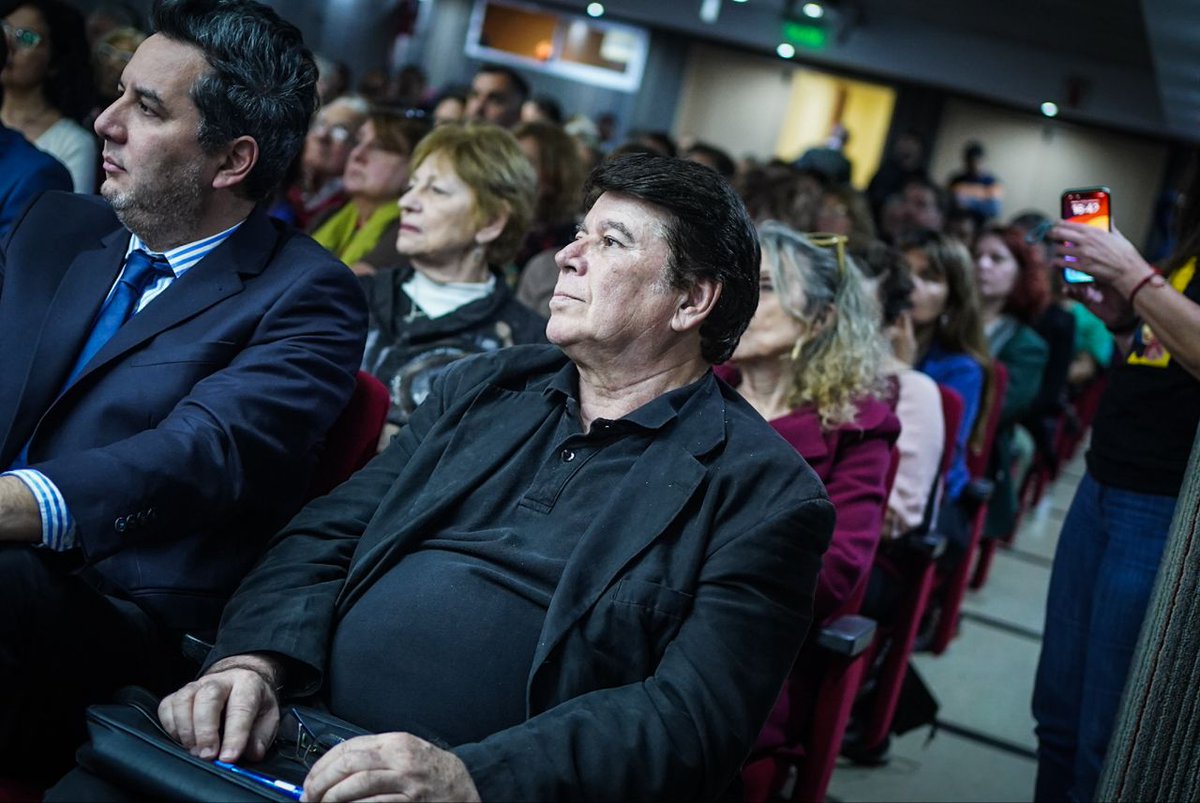 CTAAutonoma's tweet photo. 📢Se lanzó públicamente el Foro para la Defensa del Derecho del Trabajo y la Justicia Social 

👉Este foro se conformó con el fin de resistir en conjunto a toda política que embista contra los derechos y conquistas de la clase trabajadora. 

Está constituido por diversas organizaciones sociales y sindicales, asociaciones de abogados y de jueces del trabajo, diputados nacionales, entidades nacionales e internacionales defensoras de los derechos humanos, docentes universitarios, Institutos de Derecho del Trabajo de varios Colegios de Abogados, entre muchas otras.