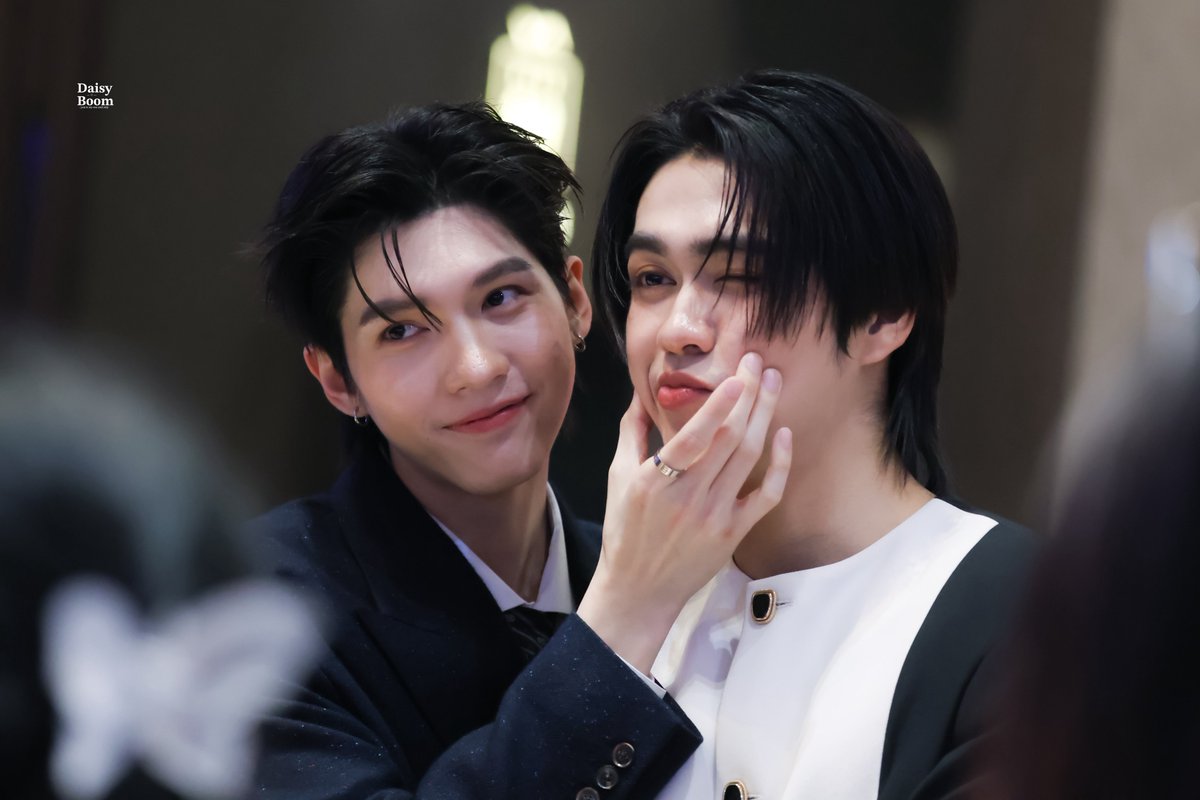 • ♡
250923

กำลังจะฟริ~ นน แค่กๆ  ผมโดนรวบอีกแน้วว 🫣

AOUBOOM Y ENTERTAIN 2025
#aou_tnbknr #besevboom 
#AouBoom #อู๋บูม 
#YEntertainAwards2025
#YEntertainAwards2025xAouBoom