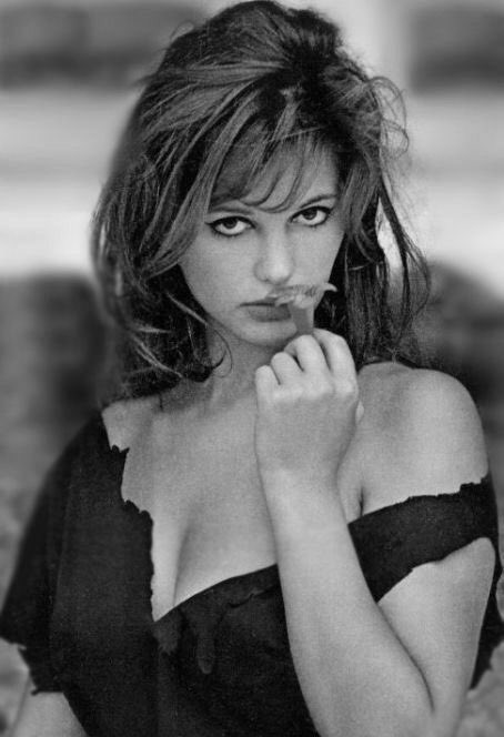 Claudia Cardinale, étoile éternelle du cinéma . . 

Elle s’en est allée, mais son regard demeure, celui d’une femme libre, fière, indomptable. 🤍