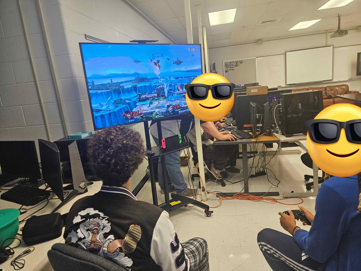 ApolloKage's tweet image. Today I went to @FrancisHowell Central High School,

I helped teach &amp;amp; coach their varsity SSBU team about competitive smash!

We were able to work with the team for over an hour &amp;amp; give tips!

Grateful that @MaryvilleGG &amp;amp; I can help bring up the new generation in Missouri / STL!