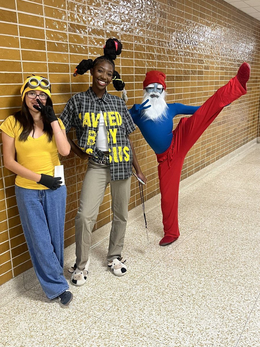 BigIkeYearbook's tweet image. 🔥 DAY 2 = HIT THE ROOF 🔥
Omg BIG IKE, you really DID THAT!!! 💛🖤 Y’all showed up and showed OUT for Character Day 👑🎭 The energy was through the ceiling today and SWOOP NATION never misses! 🦅✨
#BigIke #Homecoming2025 #HitTheRoof #CharacterDay #SwoopSwoop