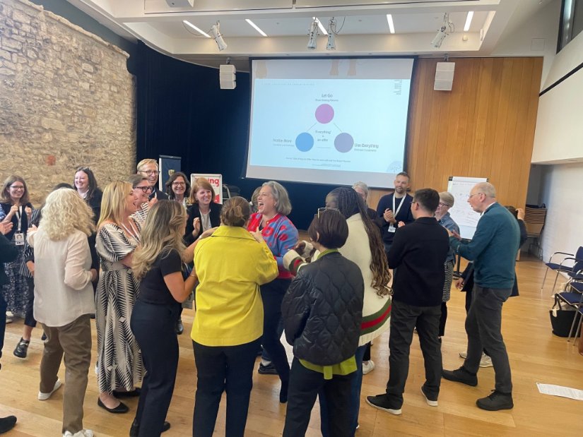 OCL Residential 2025 is underway! A incredible cohort – full of energy, reflections, and curiosity – and a magical opening dinner at Balliol College, Oxford. Onward to the days ahead! ✨ #OCLResidential2025 #Leadership #Oxford