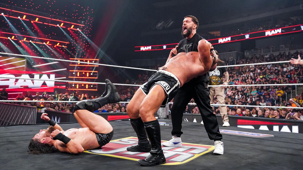 Reaching for the stars. 𖢛 NOT @Iyo_SkyWWE. tweet media