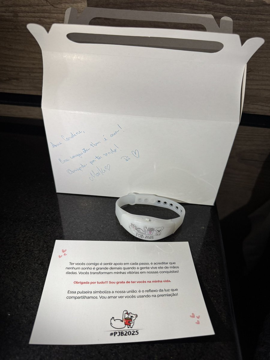 AneCar2023's tweet image. To tao feliz que deu tudo certo vir de MG pro premio 

 #RenataEMaikeNoPJB