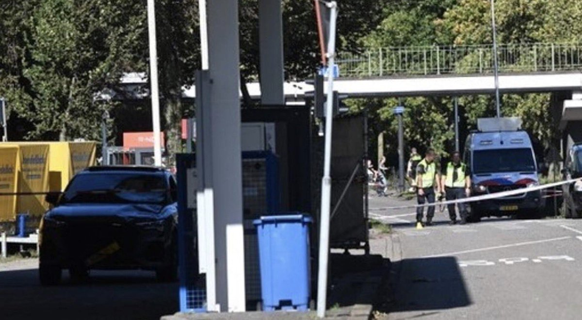 Helemaal getikt. Deze persoon reed op de busbaan rechts van de rijbaan met 90 km/u door rood een fietser dood. Dit zijn inmiddels de feiten. 

Dader: een 18 jarige jongen in een dikke Audi. Nu alweer op vrije voeten. 

Ons systeem klopt gewoon niet.