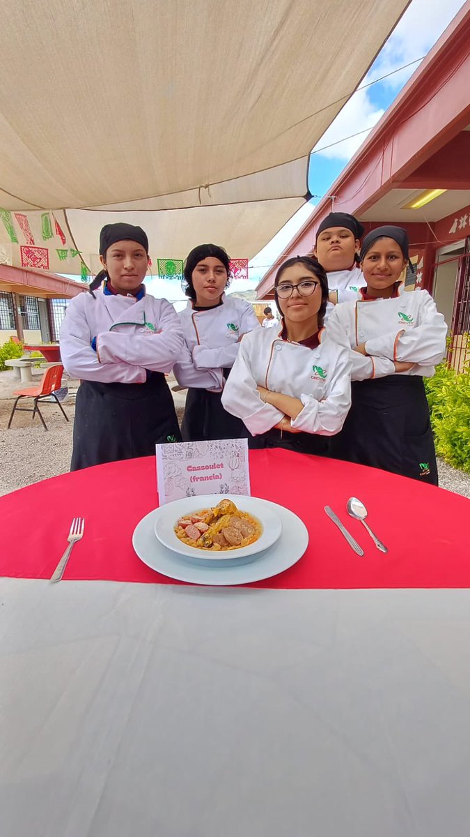 CECyTEHChilcuau's tweet image. Con entusiasmo y dedicación, nuestras y nuestros estudiantes de 3B de la carrera de Preparación de Alimentos y Bebidas realizaron la Práctica de Cocina Internacional.

#SomosUnEquipoTransformandoElFuturo @CECyTEHidalgo @edmundo_rmz