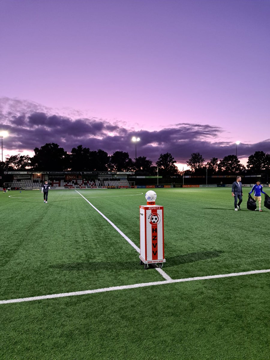 Bekeravond in Hoogeveen
<a href="/HZVV/">HZVV</a> kansloos na in beide helften snelle goals van team Geert Arend Roorda <a href="/excelsiorm/">Excelsior Maassluis</a> door naar 1e ronde <a href="/knvbbeker/">KNVB Beker</a> #hzvexc 1-5