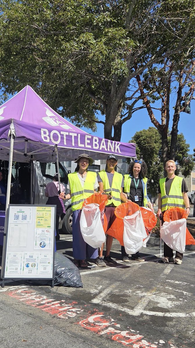 RefuseRefuseSF's tweet image. We partnered with @SFEnvironment and @BOTTLEBANK_CA this afternoon on a cleanup at the redemption site at the closed Safeway parking lot in the Western Addition.
In addition to picking up litter, we diverted a full bag of recyclables that we redeemed on the spot.