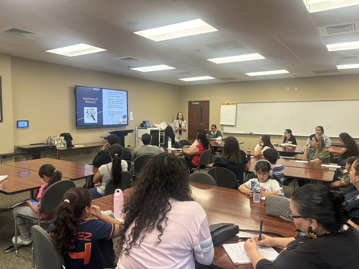 CISD_ML's tweet image. Happening now: We have a full house for our 1st Multilingual Advisory Committee for this school year!