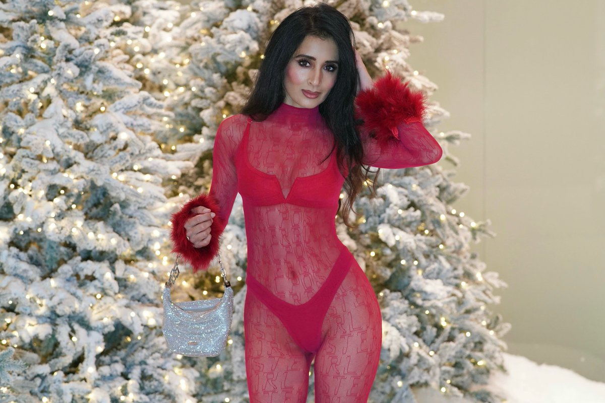 MannDemi's tweet image. Demi Mann wears Cult Gaia bag &amp;amp; red Poster Girl Jumpsuit from Revolve &amp;amp; at Revolve in LA #demimann #postergirl #revolve