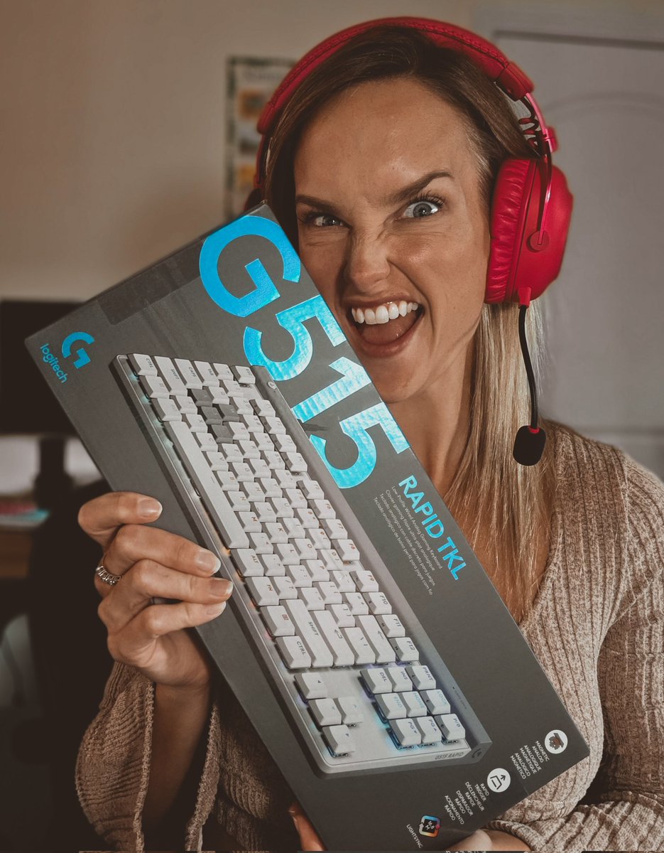 inviicta's tweet image. MFW I unboxed this insane new Logitech G515 Rapid TKL keyboard 🤯

It&apos;s just 22mm tall with advanced magnetic analog switch technology sooo yeah, I&apos;m feeling pretty fancy over here 💅 👑 

A big thank you @LogitechG !!

 #LogitechGPartner #G515RAPID