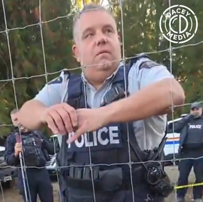 KanedaDurden's tweet photo. Because mom didn't love this man enough, he has chosen to be a EVIL fucking Terrorist for Big Daddy GOV, where he gets all the love he needs.

Fuck this fat fucking loser TERRORIST who couldn't even run down their driveway.

Are we going to let these losers Destroy our Country, and our Communities¿