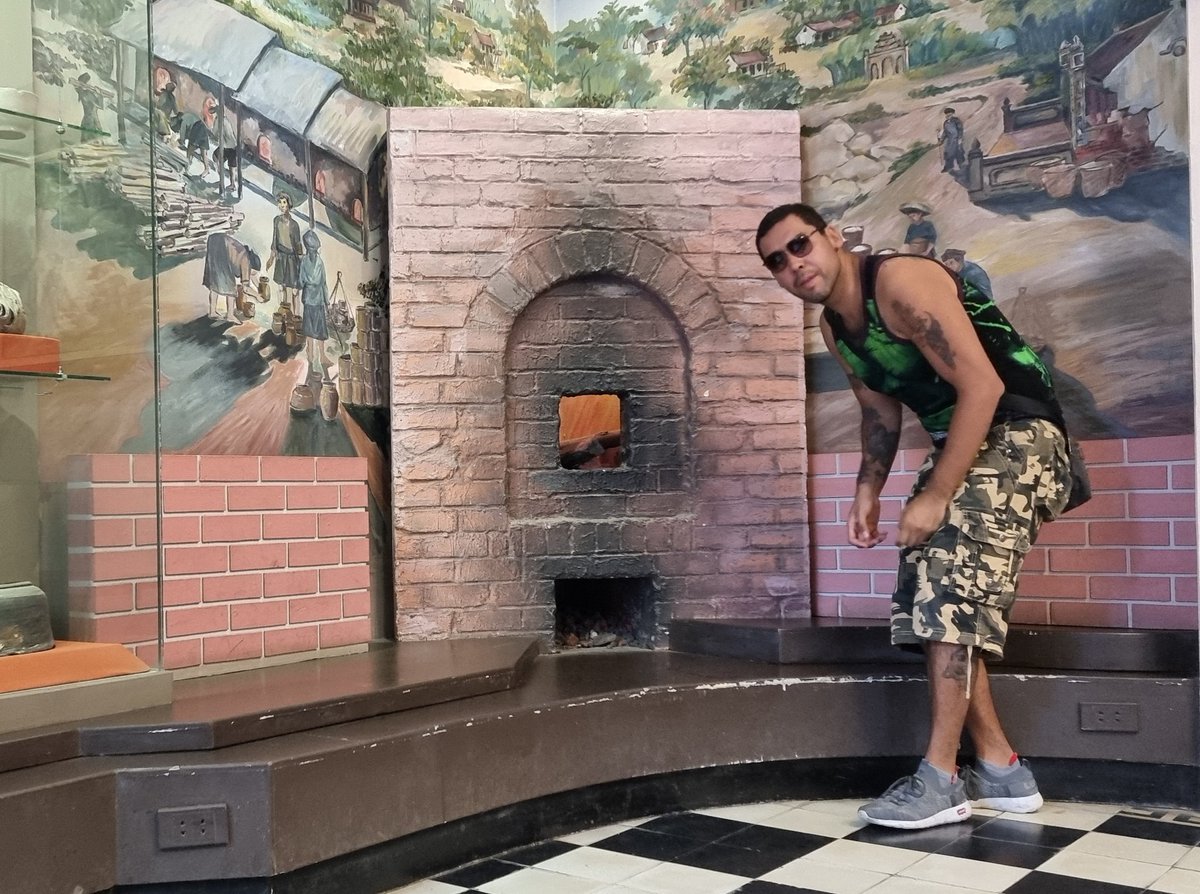 Aunque los mas famosos son los nazis! También en la guerra de Vietnam 🇻🇳  había hornos 🔥 de cremacion ⚱️
youtu.be/UbkkEg-tgj4?si…
El Museo Hoa Lo Prisión Relic, en Hanoi
IG edgaritodf_ TikTok edgaritodf X <a href="/edgarondf/">edgarondf</a>