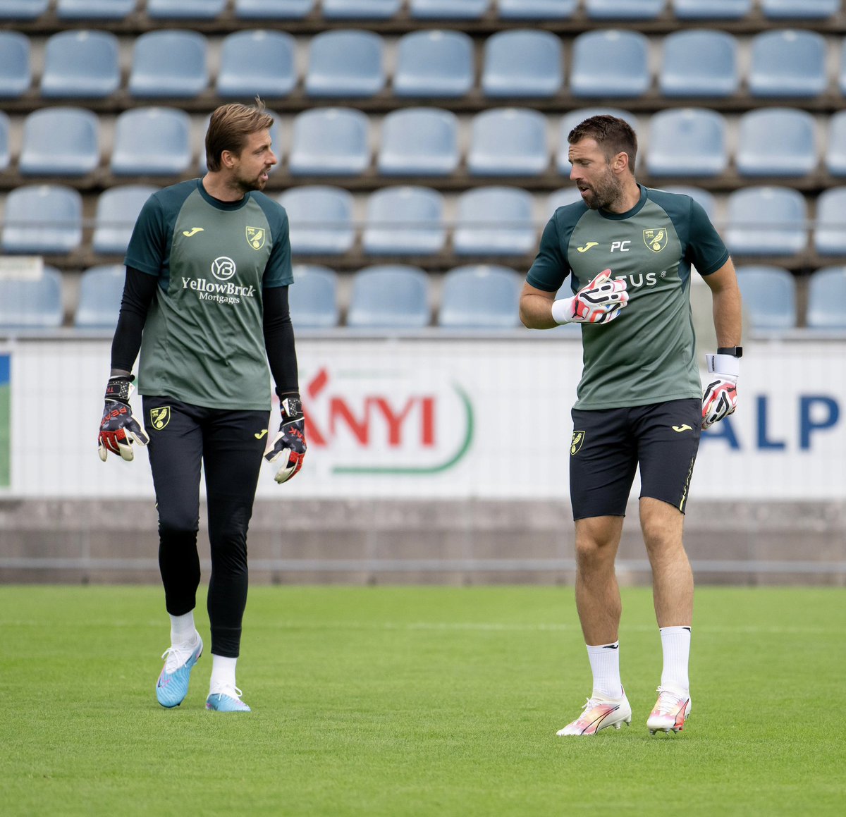 Congratulations on a top career <a href="/TimKrul/">Tim Krul</a> A top human and Penalty 👑