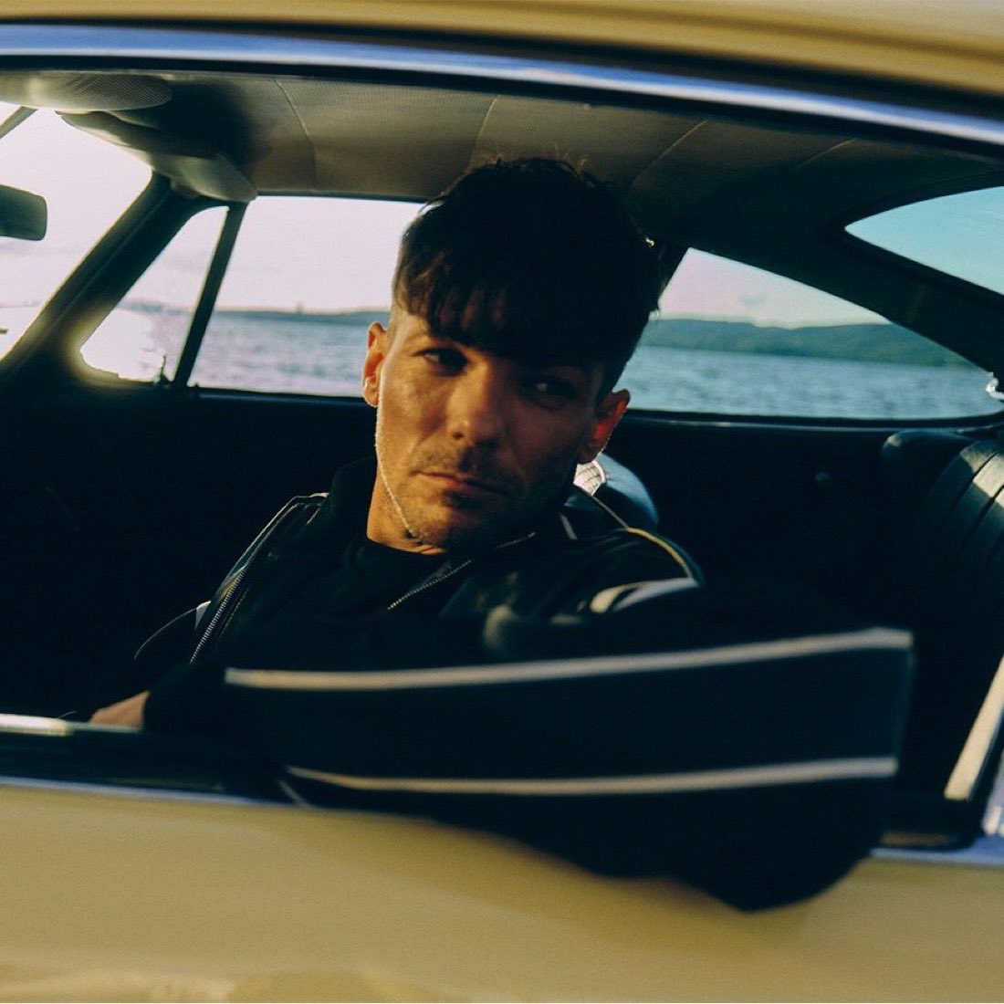 IS HE WEARING LEATHER JACKET???