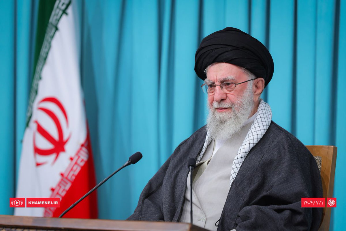 Mohamed008890's tweet photo. مجدداً
من یک یمنی‌ام و خدا شاهد است که حاضرم جان و وجودم را فدای این مرد کنم.
چه‌کسی با من در این عهد شریک است؟ بنویس «بله» یا ✋ https://t.co/hGt4ybLh4a