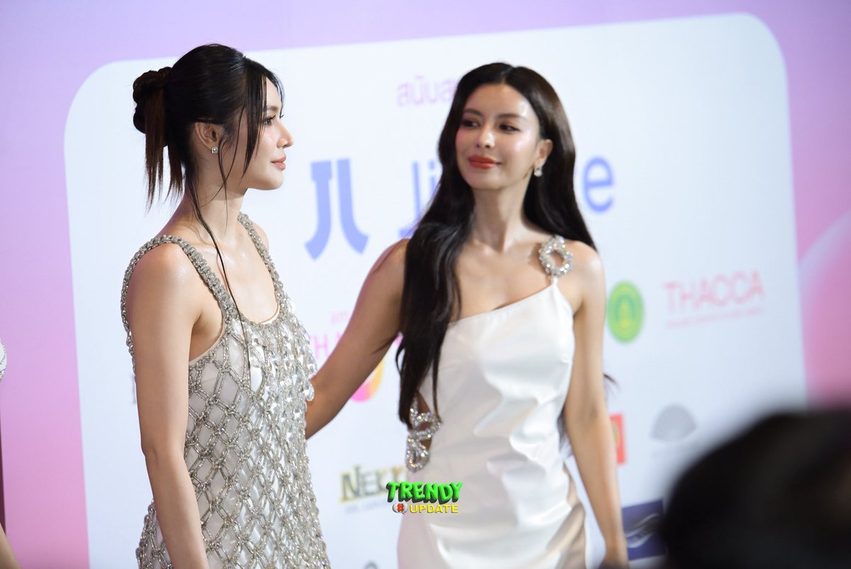 “Jara - Jennie“ ร่วมเดินพรม Y Carpet ในงานประกาศรางวัล “Y Entertain Awards 2025 presented by JisuLife” 

Y AWARDS 2025 X WABISABI
#YEntertainAwards2025xJisuLife 
#YentertainAwards2025 
#jarajennie #BuiltinloveSeries
#Trendyupdates