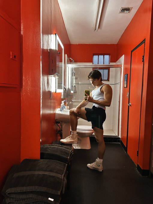 Been eating 😏 https://t.co/ydww6KGdU0