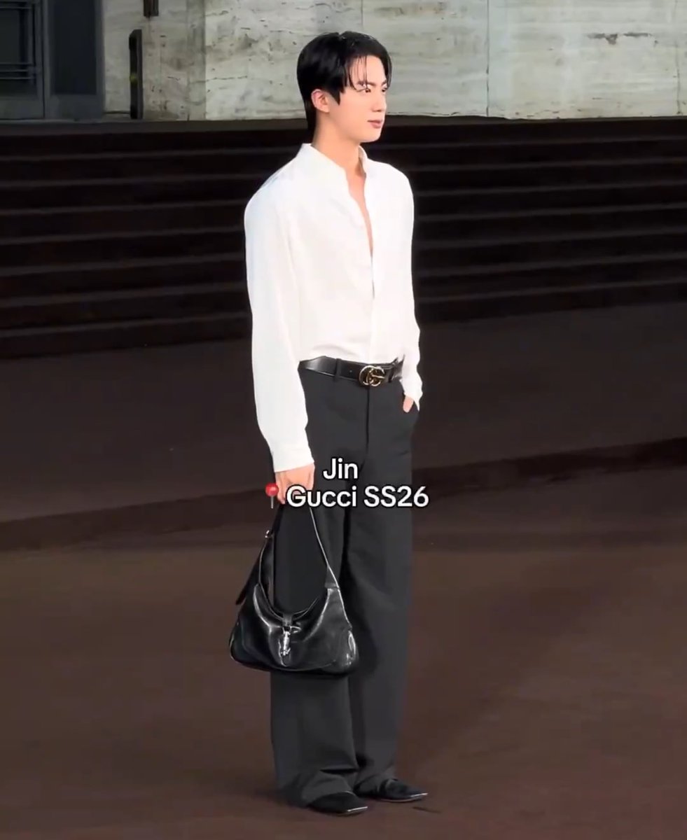 GUCCI ROYALTY JIN IS HERE 👑 

JIN AT MILAN FASHION WEEK
#JinxGucci #Jin #MFW
#GucciLaFamiglia <a href="/gucci/">gucci</a>