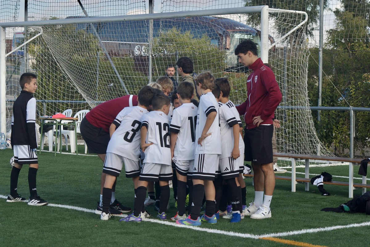 𝐆𝐮𝐫𝐞 𝐚𝐥𝐞𝐛𝐢𝐧𝐞𝐤 𝐞𝐬𝐩𝐞𝐫𝐢𝐞𝐧𝐭𝐳𝐢 𝐩𝐨𝐥𝐢𝐭𝐚 𝐛𝐢𝐳𝐢 𝐢𝐳𝐚𝐧 𝐳𝐮𝐭𝐞𝐧 𝐌𝐞𝐝𝐢𝐧𝐚 𝐂𝐮𝐩-𝐞𝐚𝐧!

Hona hemen argazki batzuk. Benfica, Deportivo edo Getafe bezalako taldeen aurka ere jolastu dugu txapelketa honetan.

#ForzaGerni