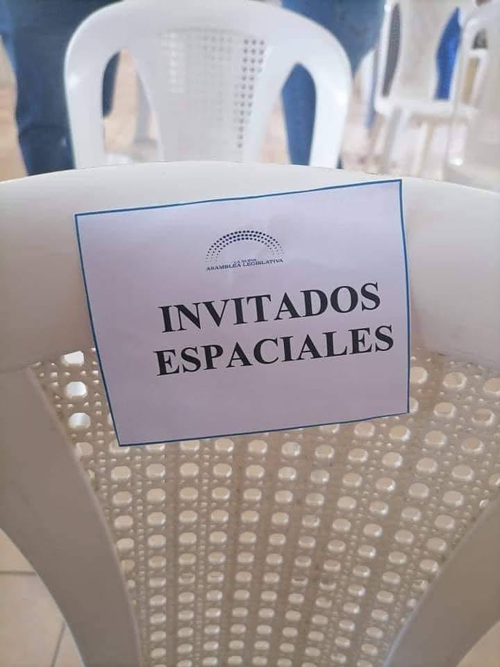 ULTIMAHORA_MC's tweet image. Otra vez 👽
Hasta parece que siguen las actividades de @jaimemaussan1 con la legislatura 👽