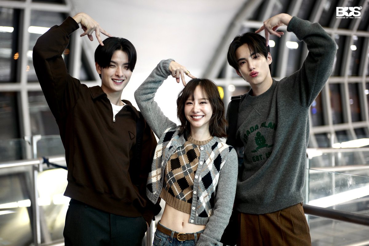 Off to Milan in style 😎 (14/14)

#PradaSS26

#PradaSS26xKHUNPOL
#PradaSS26xPHUTATCHAI
#KHUNPOL
#PHUTATCHAI 
#BUSbecauseofyouishine