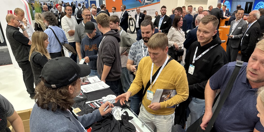 Mastercam's tweet photo. 🎸The Dean Zelinsky #TitaniumGuitar stole the spotlight on Day 2 at @EMO_HANNOVER!
Huge thanks to everyone who met Dean, played the guitar, and explored the project. 🙌
Shoutout to our amazing partners:
#DNSolutionsUSA #IscarUSA #HAIMERUSA #5thAxis #Vericut #TitaniumIndInc https://t.co/Be2KKC4hvk