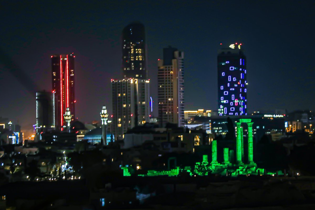 أمانة عمّان الكبرى تضيء أعمدة جبل القلعة والمدرج الروماني بألوان علم المملكة العربية السعودية الشقيقة بمناسبة اليوم الوطني السعودي الخامس والتسعون 
#اليوم_الوطني_السعودي_95
<a href="/KSAembassyJO/">السفارة في الأردن</a>