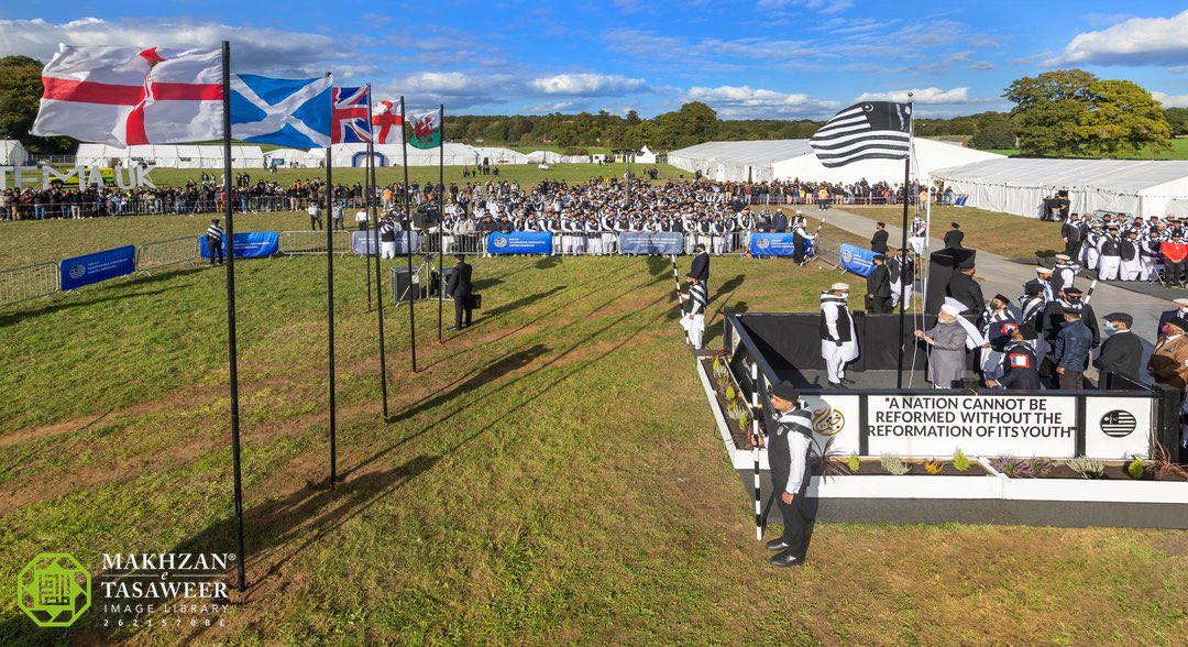 Hazrat Khalifatul Masih V (aba) hoisting the Khuddamul Ahmadiyya Flag at Majlis Khuddamul Ahmadiyya UK Ijtema- Puttenham, Surrey, UK — 21st September 2025