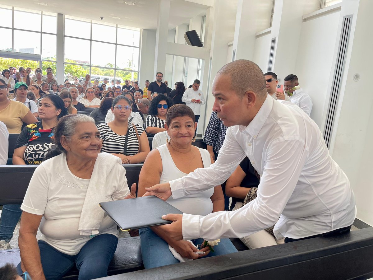 Rendimos homenaje póstumo a Sebastián Guzmán Gallego, gran gestor y líder comunitario.

Rey Momo 2023 del <a href="/Carnaval_SA/">Carnaval de Barranquilla</a> y fundador del Carnaval del Suroccidente, dejó más de 30 años de trabajo por su gente, la cultura y el folclor de Barranquilla. 

¡Su legado vivirá por siempre!