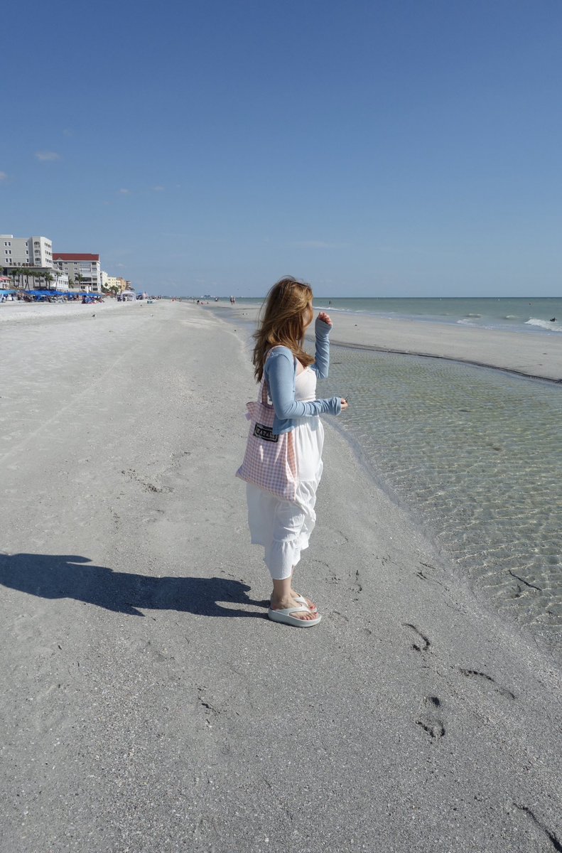 MarcheNatsuki's tweet photo. フロリダ西側(gulf coast)のビーチはやっぱり綺麗だな😭✨✨
ビーチで1泊してとってもリフレッシュできた! https://t.co/lPg255REt1