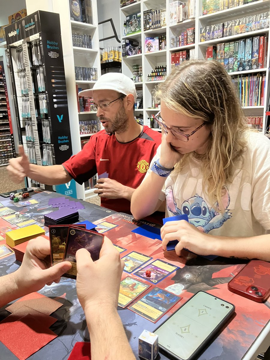 ✨Martes de #lorcana ✨
Empezamos el otoño llenando las mesas de color! Mil gracias a todos y atentos a las noticias!