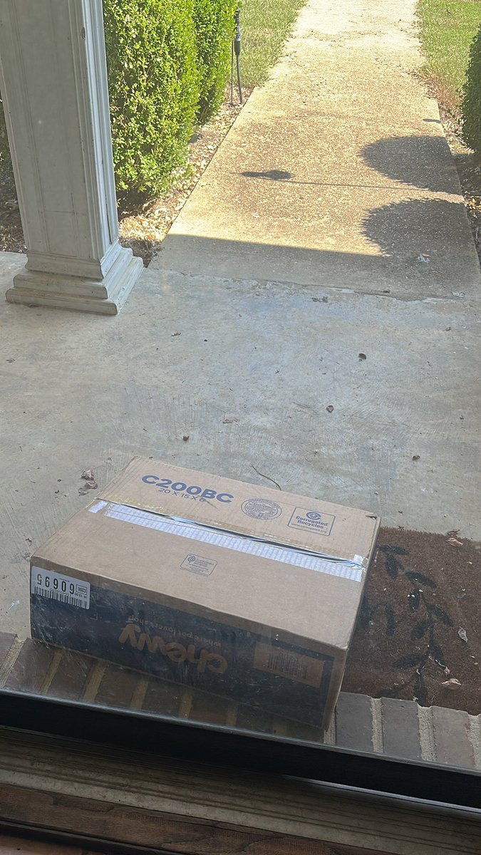 C’mon’ man! There’s a table beside the door for packages. <a href="/FedEx/">FedEx</a>